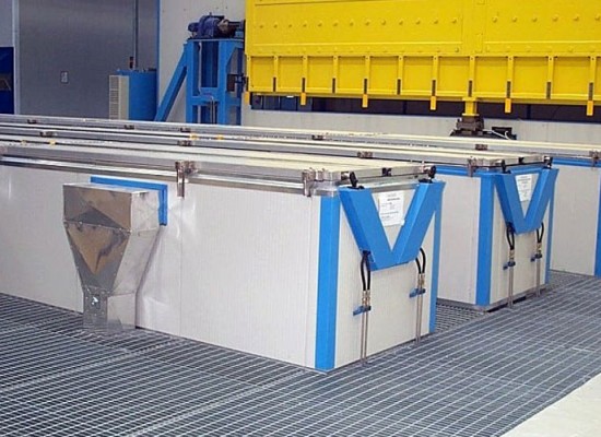 Impianto per operazioni di pulizia e asciugatura di lamiere in lega di alluminio